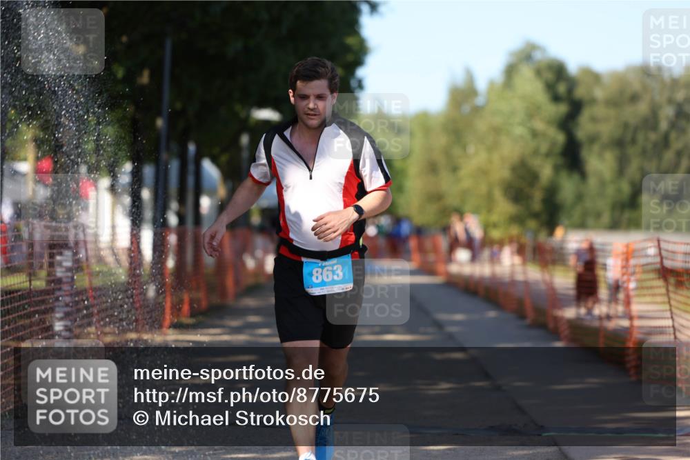07.09.2025 - 19. Norderstedt Triathlon Michael Strokosch http://msf.ph/oto/8775675 07.09.2025 15:46:11 Laufen 446, 447 meine-sportfotos.de