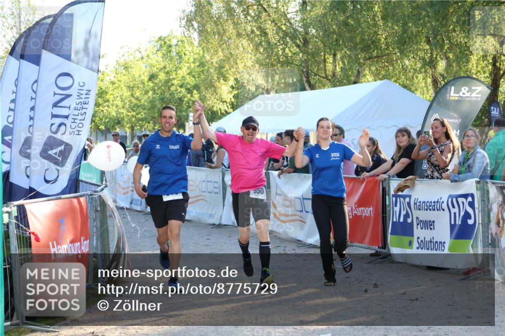 07.09.2025 - 19. Norderstedt Triathlon Zöllner http://msf.ph/oto/8775729 07.09.2025 17:02:49 Ziel 950, 1613 meine-sportfotos.de