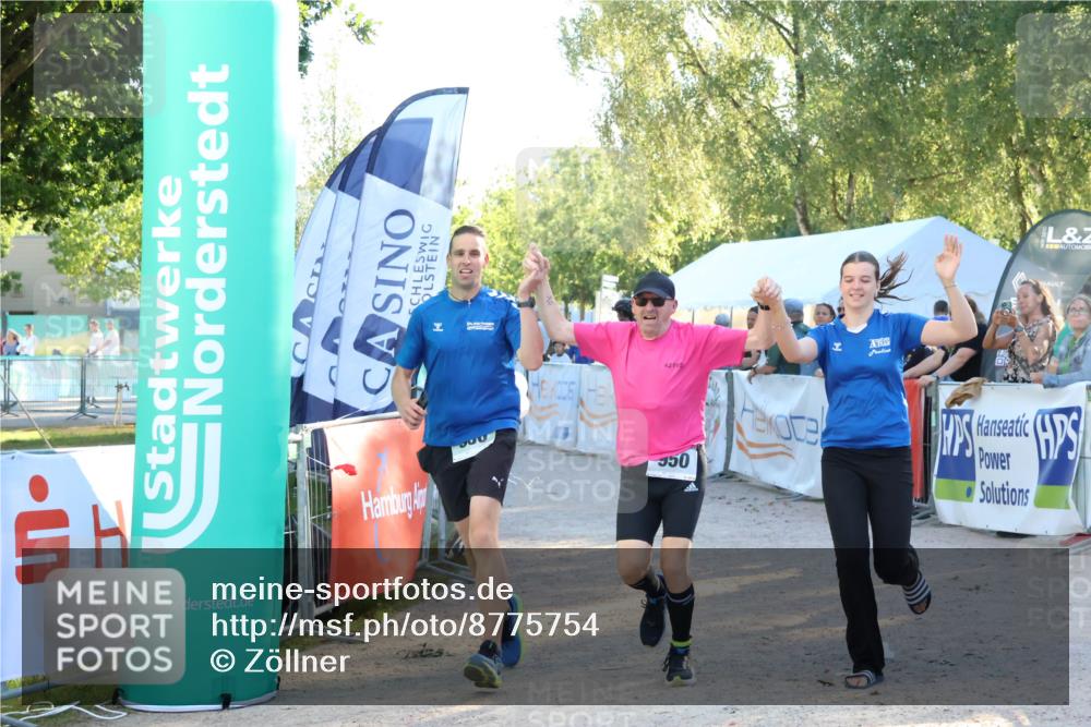07.09.2025 - 19. Norderstedt Triathlon Zöllner http://msf.ph/oto/8775754 07.09.2025 17:02:51 Ziel 950, 1613 meine-sportfotos.de