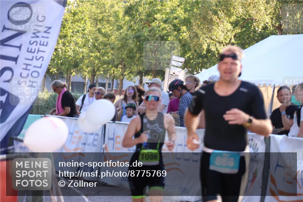 07.09.2025 - 19. Norderstedt Triathlon Zöllner http://msf.ph/oto/8775769 07.09.2025 17:03:03 Ziel 868, 1086 meine-sportfotos.de