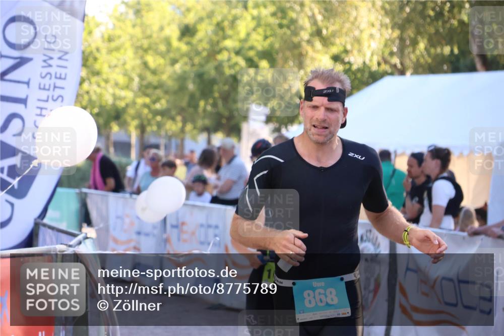 07.09.2025 - 19. Norderstedt Triathlon Zöllner http://msf.ph/oto/8775789 07.09.2025 17:03:04 Ziel 868, 1086 meine-sportfotos.de