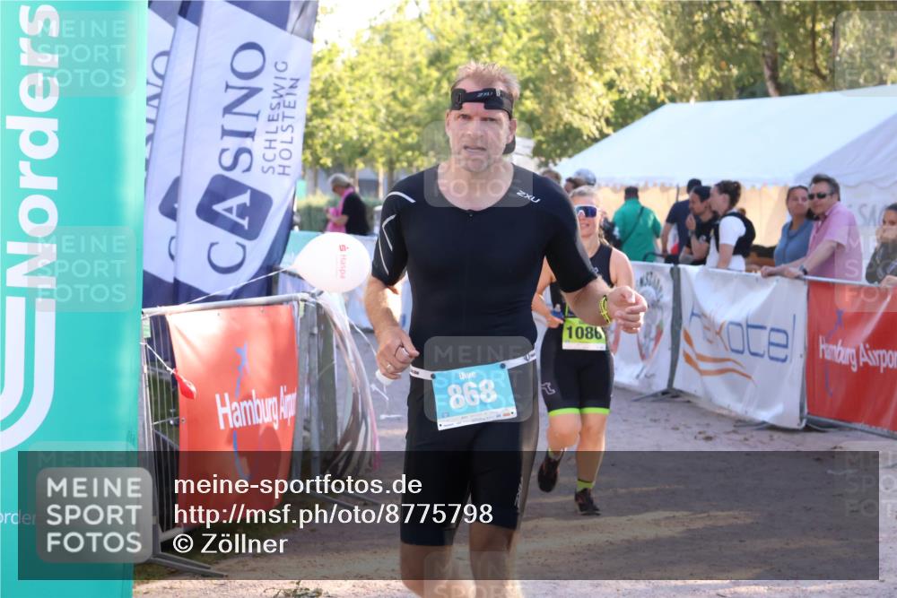 07.09.2025 - 19. Norderstedt Triathlon Zöllner http://msf.ph/oto/8775798 07.09.2025 17:03:05 Ziel 868, 1086 meine-sportfotos.de