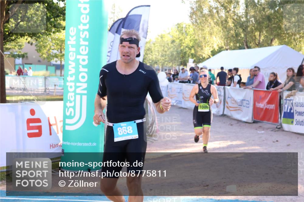 07.09.2025 - 19. Norderstedt Triathlon Zöllner http://msf.ph/oto/8775811 07.09.2025 17:03:06 Ziel 868, 1086 meine-sportfotos.de