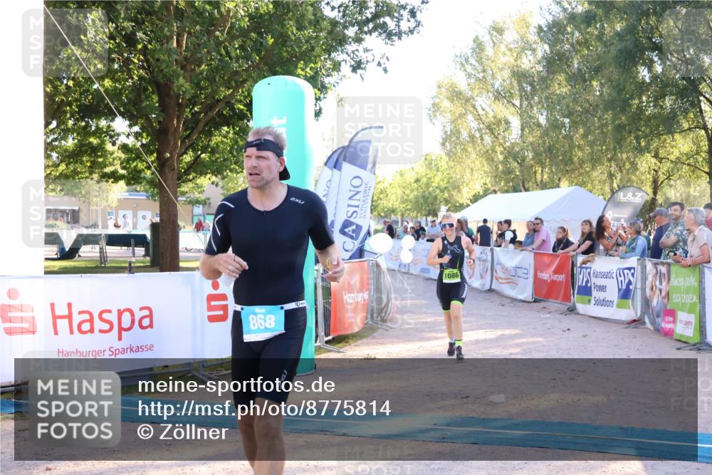 07.09.2025 - 19. Norderstedt Triathlon Zöllner http://msf.ph/oto/8775814 07.09.2025 17:03:07 Ziel 868, 1086 meine-sportfotos.de
