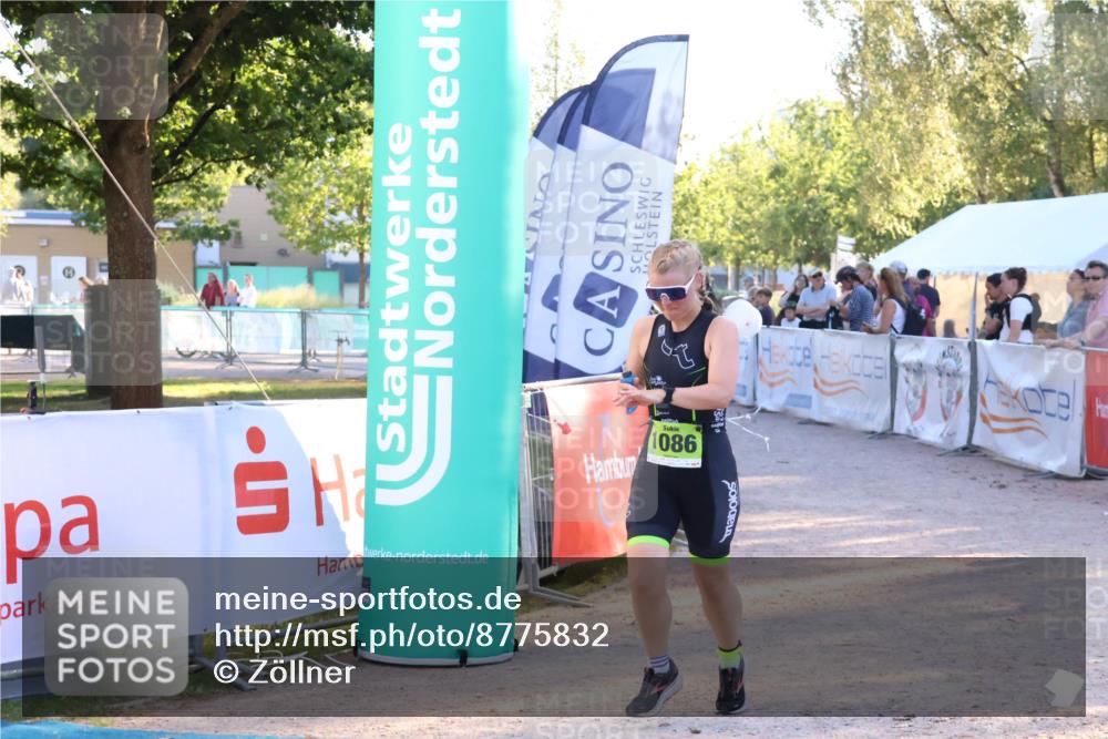 07.09.2025 - 19. Norderstedt Triathlon Zöllner http://msf.ph/oto/8775832 07.09.2025 17:03:08 Ziel 868, 1086 meine-sportfotos.de