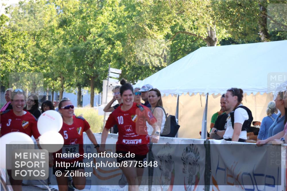 07.09.2025 - 19. Norderstedt Triathlon Zöllner http://msf.ph/oto/8775848 07.09.2025 17:04:09 Ziel 942 meine-sportfotos.de