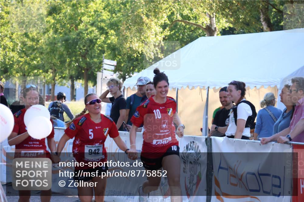 07.09.2025 - 19. Norderstedt Triathlon Zöllner http://msf.ph/oto/8775852 07.09.2025 17:04:09 Ziel 942 meine-sportfotos.de