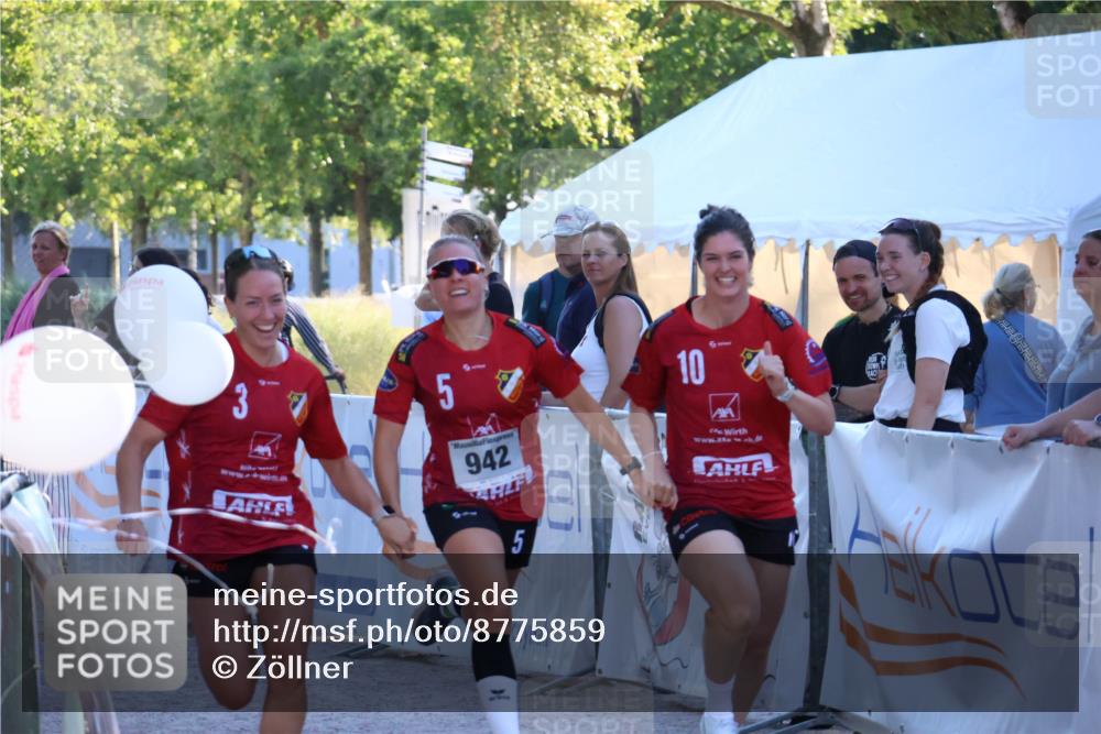 07.09.2025 - 19. Norderstedt Triathlon Zöllner http://msf.ph/oto/8775859 07.09.2025 17:04:09 Ziel 942 meine-sportfotos.de