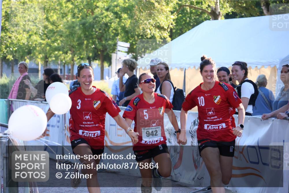 07.09.2025 - 19. Norderstedt Triathlon Zöllner http://msf.ph/oto/8775864 07.09.2025 17:04:09 Ziel 942 meine-sportfotos.de
