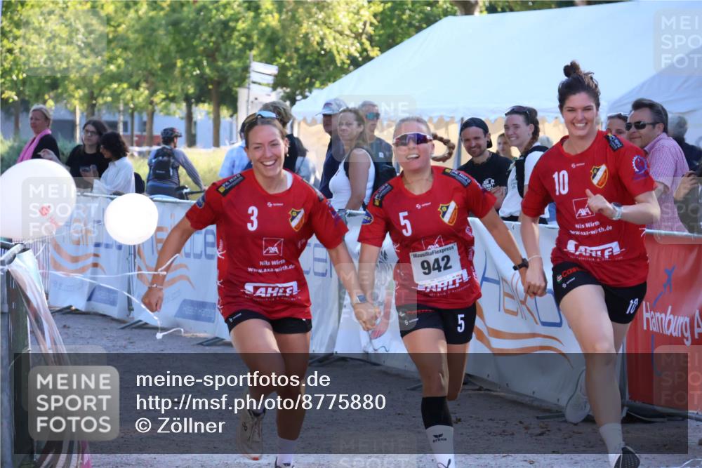 07.09.2025 - 19. Norderstedt Triathlon Zöllner http://msf.ph/oto/8775880 07.09.2025 17:04:10 Ziel 942 meine-sportfotos.de