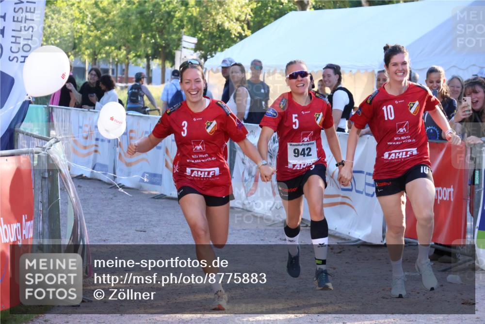 07.09.2025 - 19. Norderstedt Triathlon Zöllner http://msf.ph/oto/8775883 07.09.2025 17:04:10 Ziel 942 meine-sportfotos.de