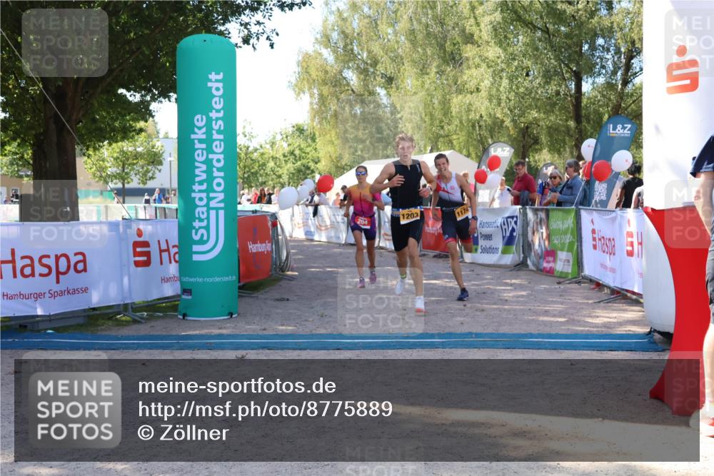 07.09.2025 - 19. Norderstedt Triathlon Zöllner http://msf.ph/oto/8775889 07.09.2025 11:53:34 Ziel 204, 1174, 1203 meine-sportfotos.de