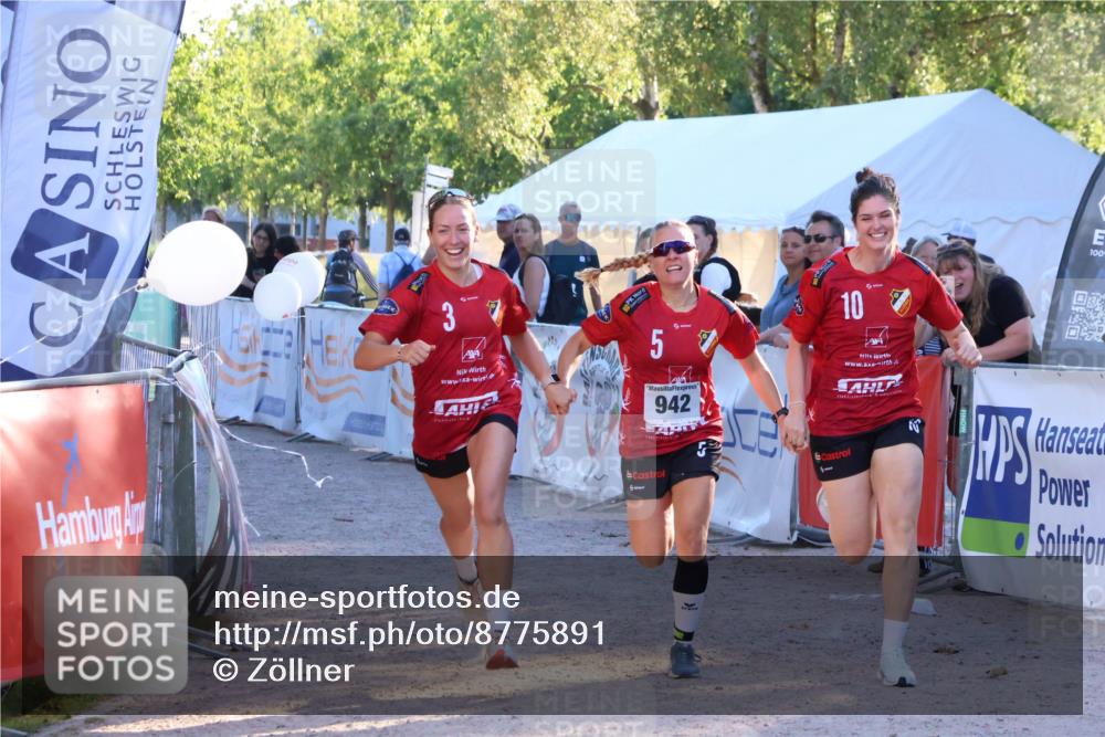 07.09.2025 - 19. Norderstedt Triathlon Zöllner http://msf.ph/oto/8775891 07.09.2025 17:04:10 Ziel 942 meine-sportfotos.de