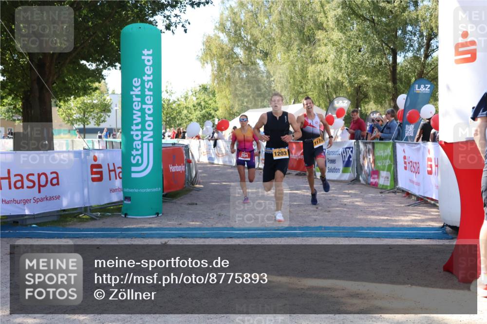 07.09.2025 - 19. Norderstedt Triathlon Zöllner http://msf.ph/oto/8775893 07.09.2025 11:53:34 Ziel 204, 1174, 1203 meine-sportfotos.de