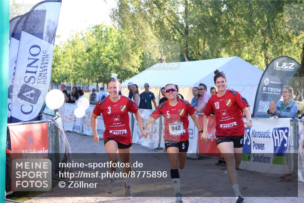 07.09.2025 - 19. Norderstedt Triathlon Zöllner http://msf.ph/oto/8775896 07.09.2025 17:04:11 Ziel 942 meine-sportfotos.de