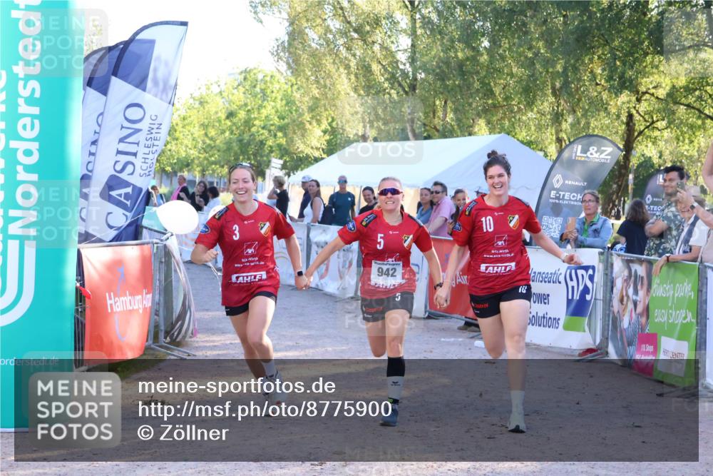 07.09.2025 - 19. Norderstedt Triathlon Zöllner http://msf.ph/oto/8775900 07.09.2025 17:04:11 Ziel 942 meine-sportfotos.de