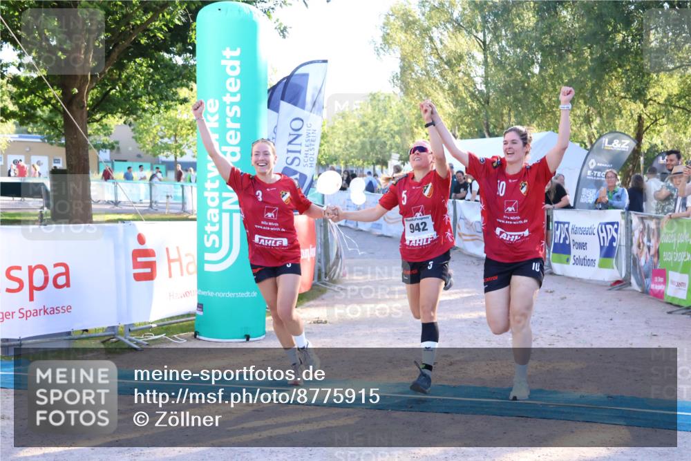 07.09.2025 - 19. Norderstedt Triathlon Zöllner http://msf.ph/oto/8775915 07.09.2025 17:04:12 Ziel 942 meine-sportfotos.de