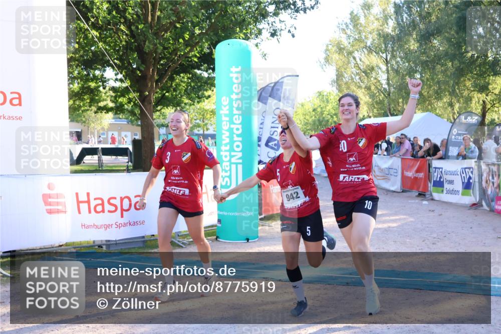 07.09.2025 - 19. Norderstedt Triathlon Zöllner http://msf.ph/oto/8775919 07.09.2025 17:04:12 Ziel 942 meine-sportfotos.de