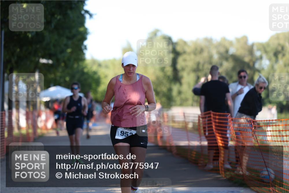 07.09.2025 - 19. Norderstedt Triathlon Michael Strokosch http://msf.ph/oto/8775947 07.09.2025 16:45:41 Laufen 953, 954, 1043, 1621 meine-sportfotos.de