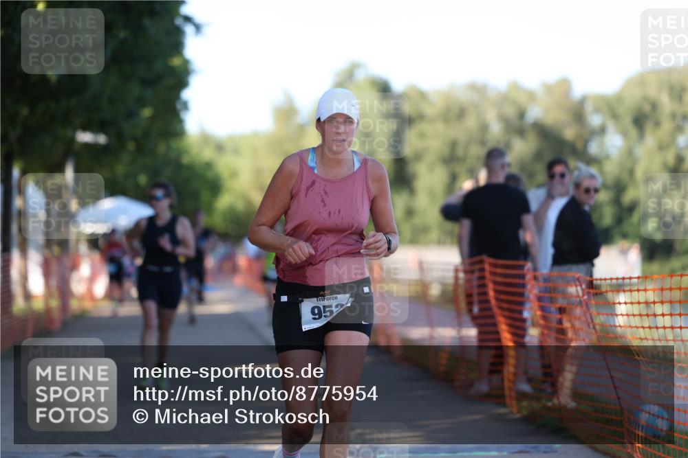 07.09.2025 - 19. Norderstedt Triathlon Michael Strokosch http://msf.ph/oto/8775954 07.09.2025 16:45:41 Laufen 953, 954, 1043, 1621 meine-sportfotos.de