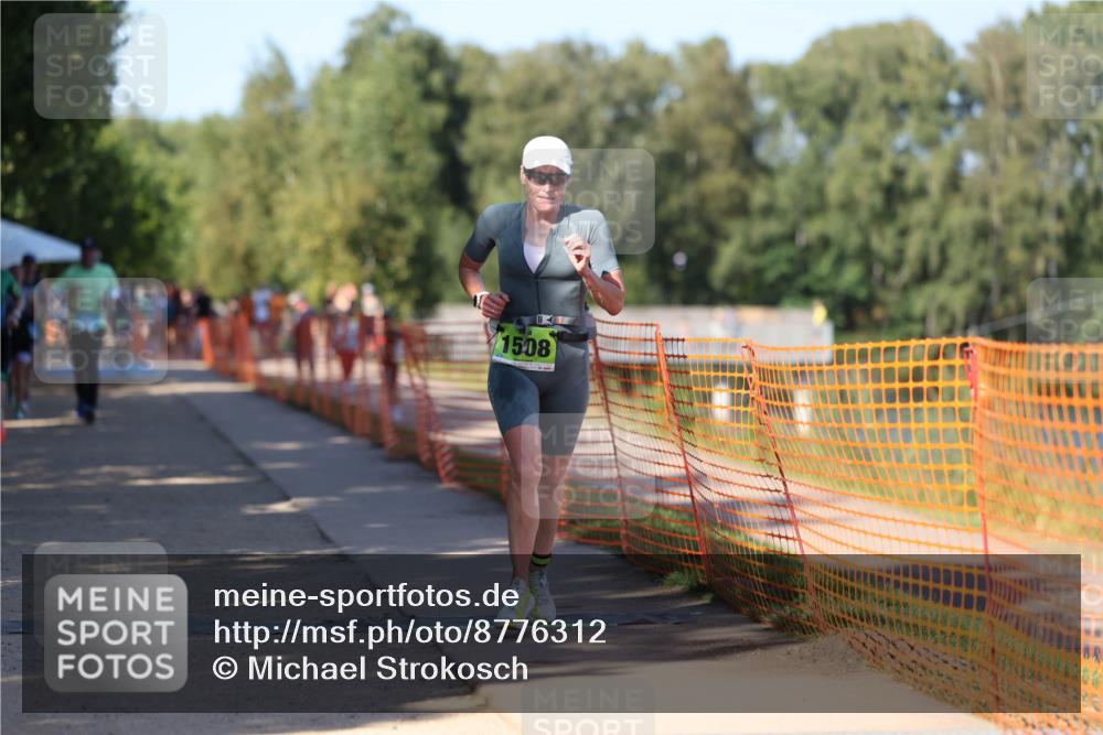 07.09.2025 - 19. Norderstedt Triathlon Michael Strokosch http://msf.ph/oto/8776312 07.09.2025 15:47:59 Laufen 888, 1507, 1508 meine-sportfotos.de