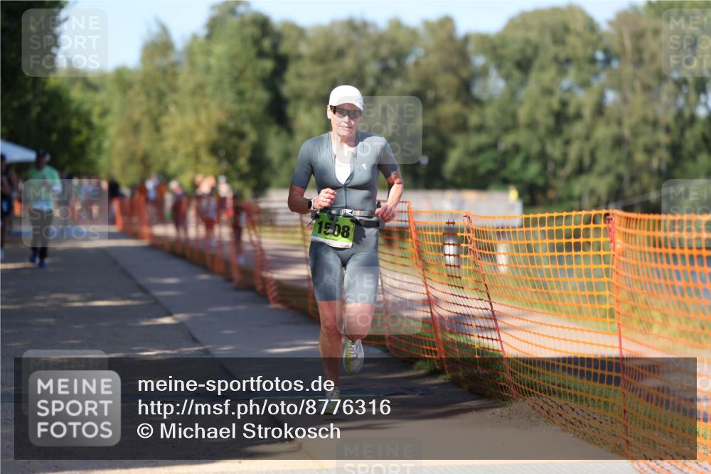 07.09.2025 - 19. Norderstedt Triathlon Michael Strokosch http://msf.ph/oto/8776316 07.09.2025 15:48:00 Laufen 888, 1507, 1508 meine-sportfotos.de