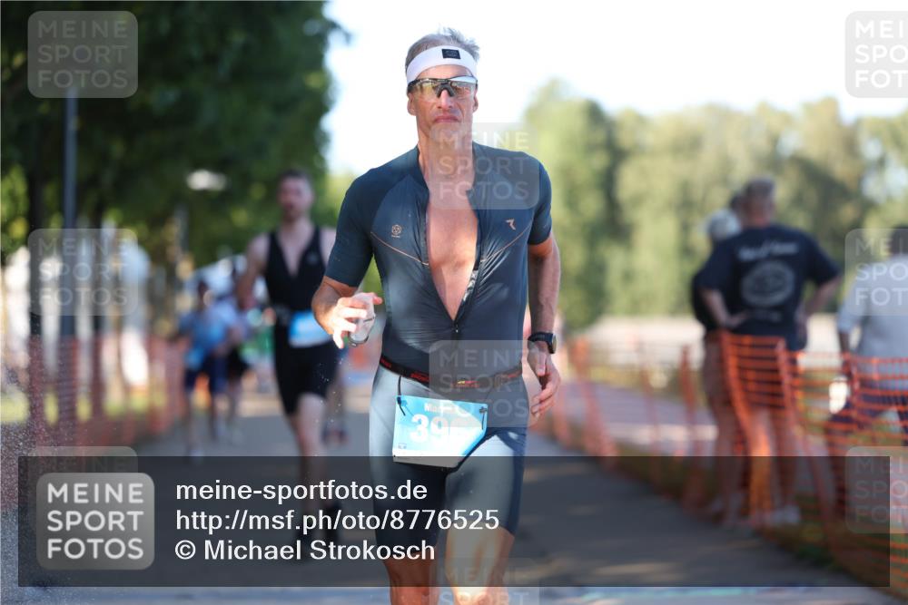 07.09.2025 - 19. Norderstedt Triathlon Michael Strokosch http://msf.ph/oto/8776525 07.09.2025 16:48:04 Laufen 396, 889, 903, 910, 947, 1074, 1618 meine-sportfotos.de
