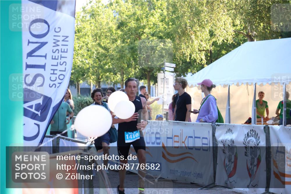 07.09.2025 - 19. Norderstedt Triathlon Zöllner http://msf.ph/oto/8776582 07.09.2025 17:11:01 Ziel 408, 1410 meine-sportfotos.de