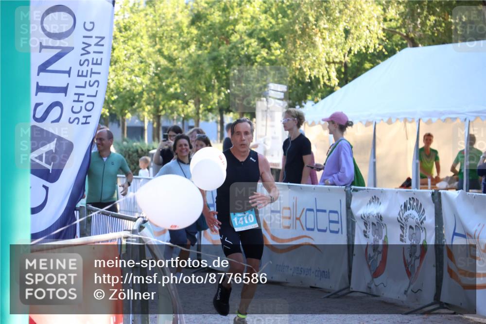 07.09.2025 - 19. Norderstedt Triathlon Zöllner http://msf.ph/oto/8776586 07.09.2025 17:11:01 Ziel 408, 1410 meine-sportfotos.de