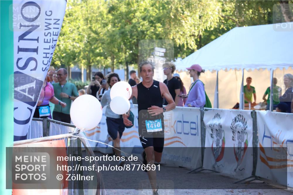 07.09.2025 - 19. Norderstedt Triathlon Zöllner http://msf.ph/oto/8776591 07.09.2025 17:11:01 Ziel 408, 1410 meine-sportfotos.de