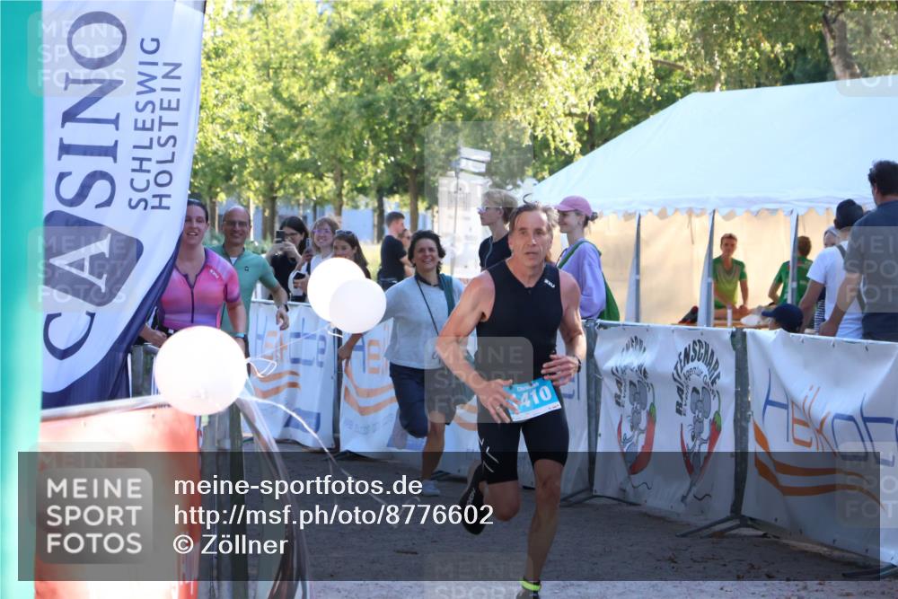 07.09.2025 - 19. Norderstedt Triathlon Zöllner http://msf.ph/oto/8776602 07.09.2025 17:11:02 Ziel 408, 1410 meine-sportfotos.de
