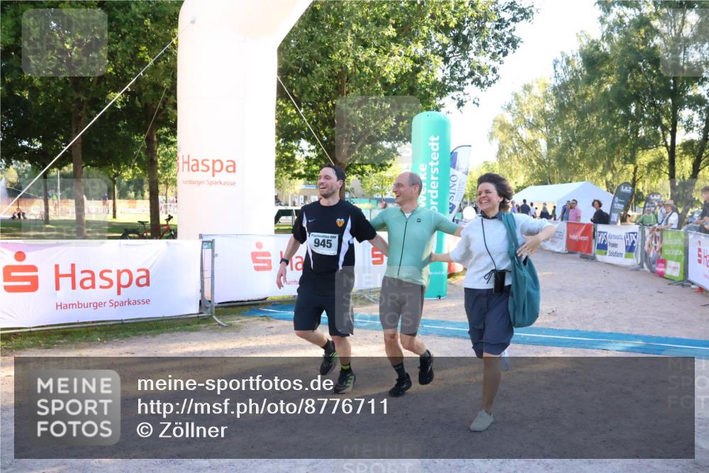 07.09.2025 - 19. Norderstedt Triathlon Zöllner http://msf.ph/oto/8776711 07.09.2025 17:11:08 Ziel 408, 945, 1410 meine-sportfotos.de
