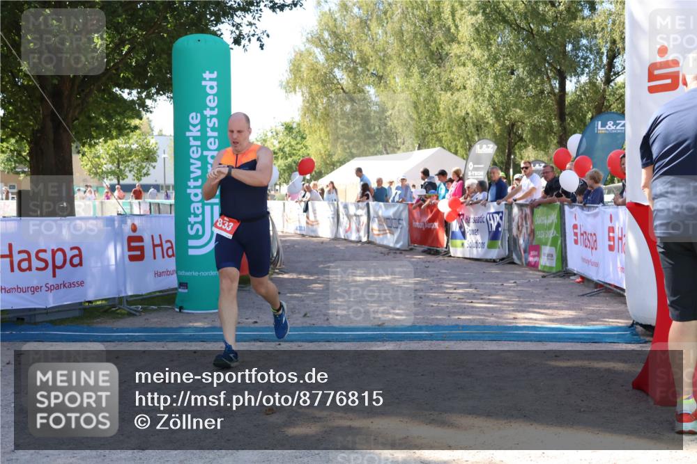 07.09.2025 - 19. Norderstedt Triathlon Zöllner http://msf.ph/oto/8776815 07.09.2025 12:05:41 Ziel 833, 834 meine-sportfotos.de