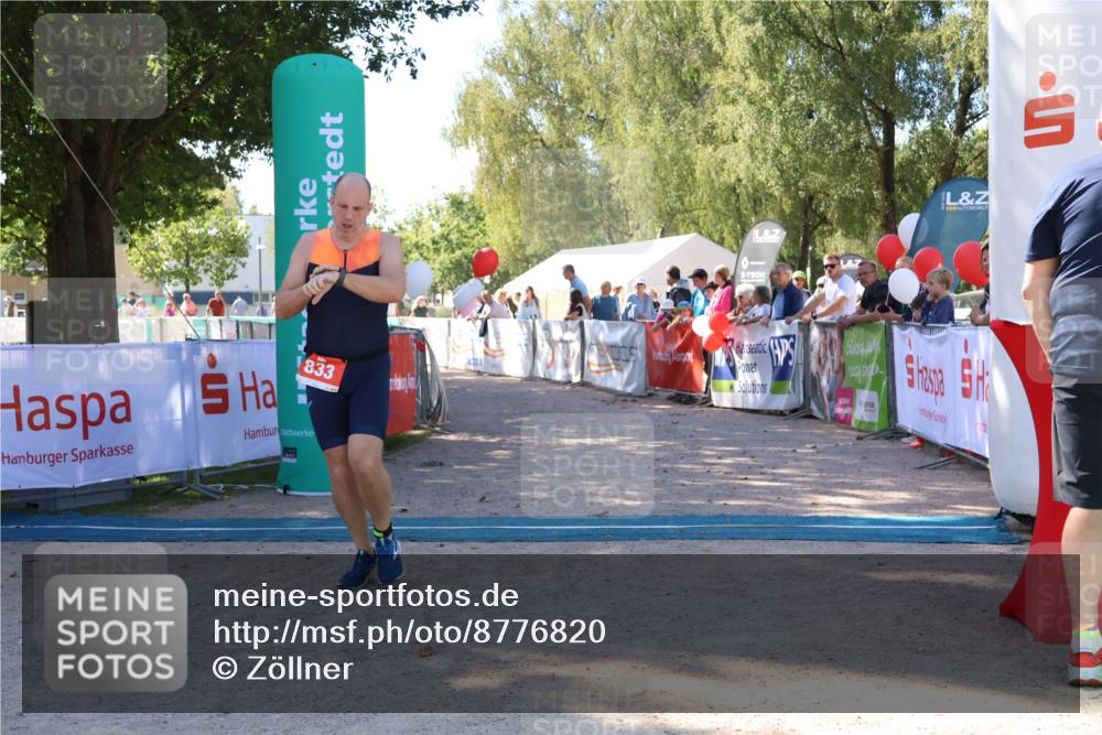 07.09.2025 - 19. Norderstedt Triathlon Zöllner http://msf.ph/oto/8776820 07.09.2025 12:05:41 Ziel 833, 834 meine-sportfotos.de