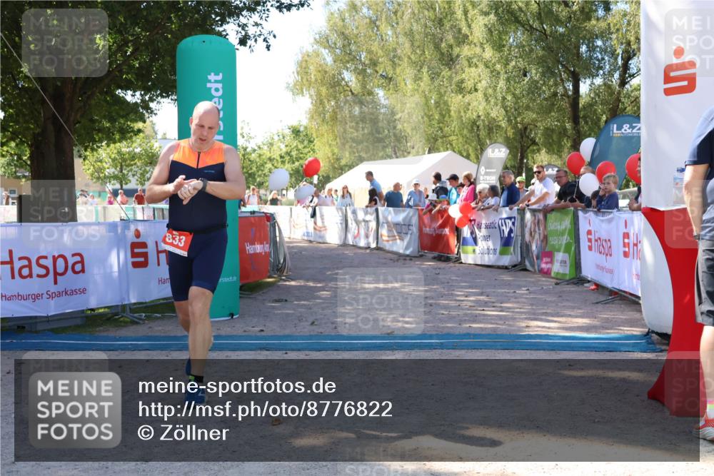 07.09.2025 - 19. Norderstedt Triathlon Zöllner http://msf.ph/oto/8776822 07.09.2025 12:05:42 Ziel 833, 834 meine-sportfotos.de