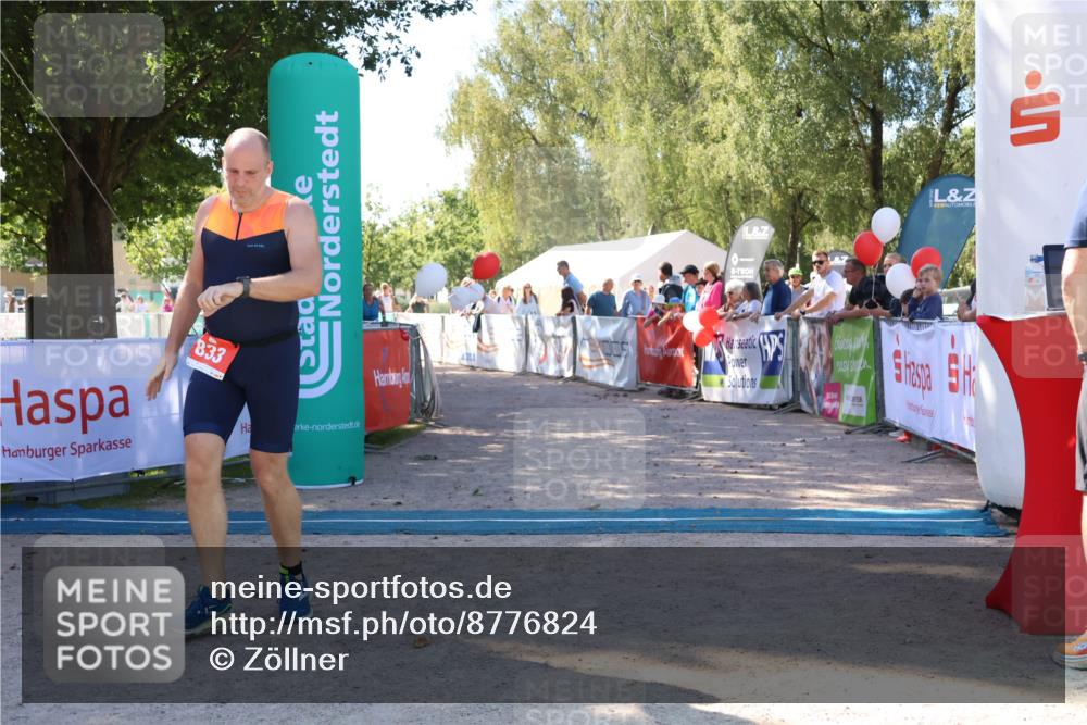 07.09.2025 - 19. Norderstedt Triathlon Zöllner http://msf.ph/oto/8776824 07.09.2025 12:05:42 Ziel 833, 834 meine-sportfotos.de