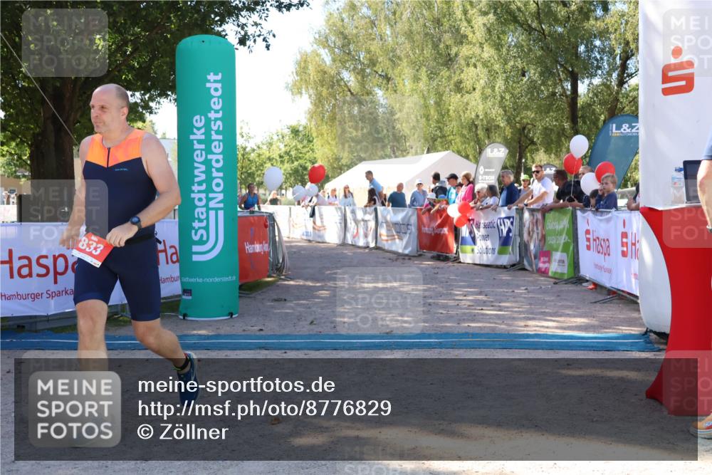 07.09.2025 - 19. Norderstedt Triathlon Zöllner http://msf.ph/oto/8776829 07.09.2025 12:05:42 Ziel 833, 834 meine-sportfotos.de