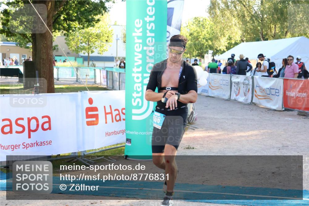 07.09.2025 - 19. Norderstedt Triathlon Zöllner http://msf.ph/oto/8776831 07.09.2025 17:11:46 Ziel 866 meine-sportfotos.de