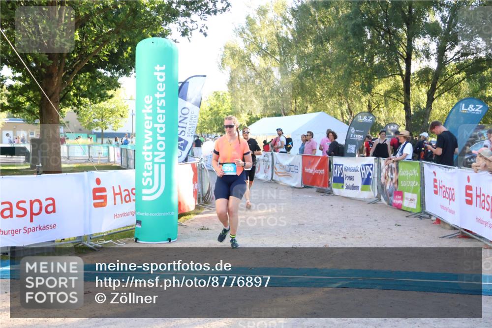 07.09.2025 - 19. Norderstedt Triathlon Zöllner http://msf.ph/oto/8776897 07.09.2025 17:12:08 Ziel 390, 1413 meine-sportfotos.de