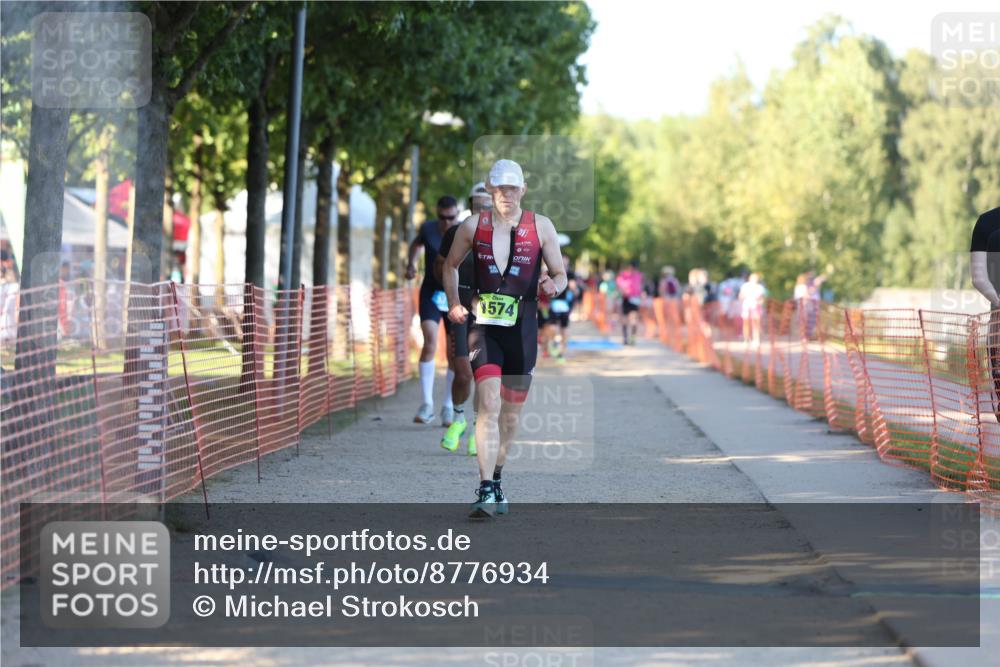 07.09.2025 - 19. Norderstedt Triathlon Michael Strokosch http://msf.ph/oto/8776934 07.09.2025 16:49:12 Laufen 371, 1442, 1574 meine-sportfotos.de