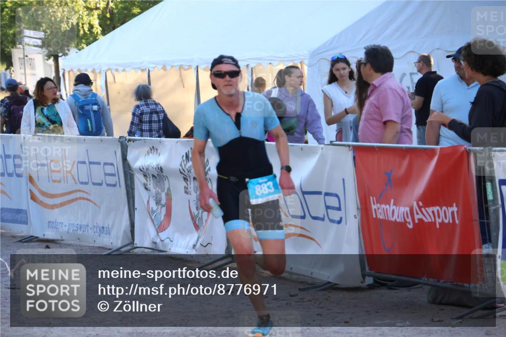 07.09.2025 - 19. Norderstedt Triathlon Zöllner http://msf.ph/oto/8776971 07.09.2025 17:12:39 Ziel 883, 1557 meine-sportfotos.de