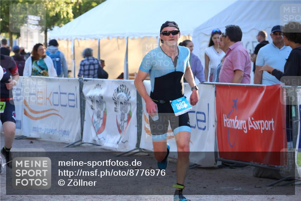 07.09.2025 - 19. Norderstedt Triathlon Zöllner http://msf.ph/oto/8776976 07.09.2025 17:12:39 Ziel 883, 1557 meine-sportfotos.de