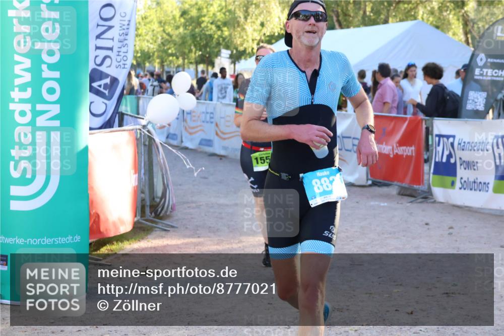 07.09.2025 - 19. Norderstedt Triathlon Zöllner http://msf.ph/oto/8777021 07.09.2025 17:12:42 Ziel 883, 1557 meine-sportfotos.de