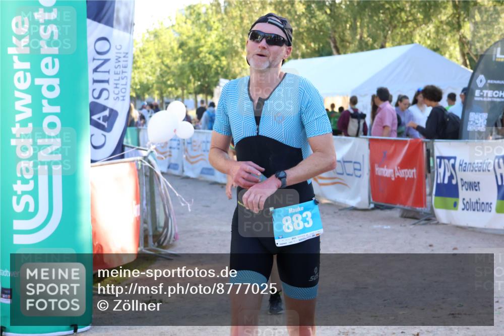 07.09.2025 - 19. Norderstedt Triathlon Zöllner http://msf.ph/oto/8777025 07.09.2025 17:12:42 Ziel 883, 1557 meine-sportfotos.de