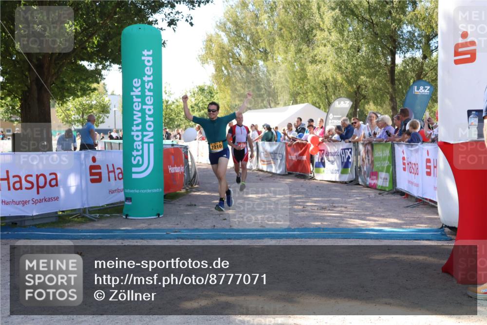 07.09.2025 - 19. Norderstedt Triathlon Zöllner http://msf.ph/oto/8777071 07.09.2025 12:08:44 Ziel 1210, 1236 meine-sportfotos.de