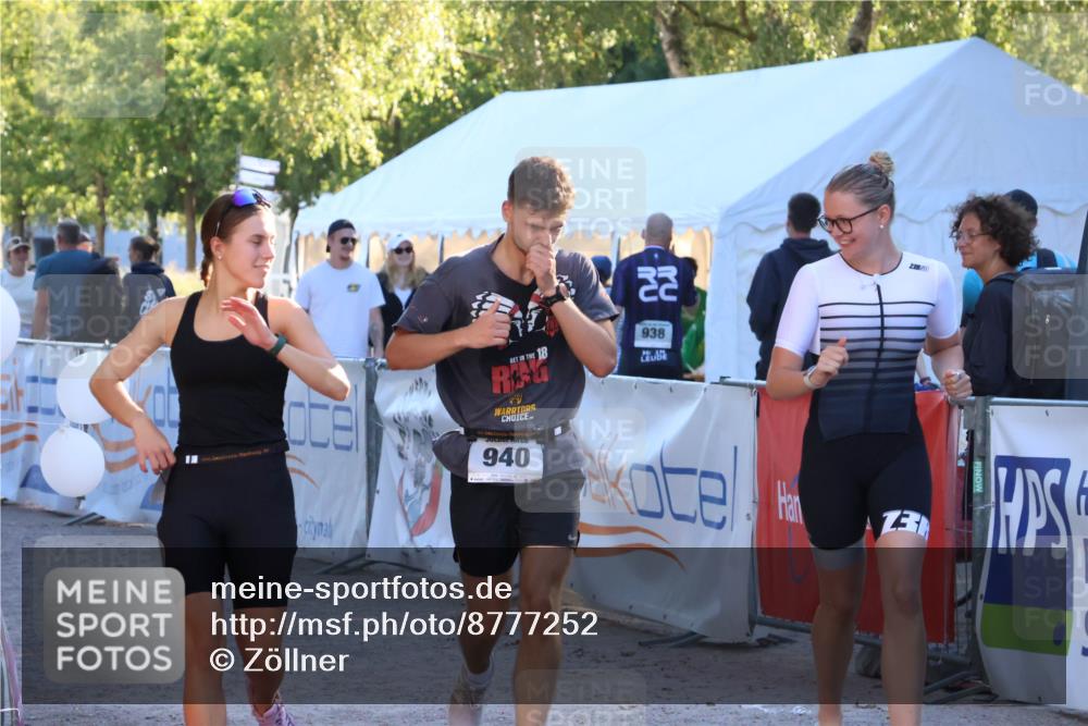 07.09.2025 - 19. Norderstedt Triathlon Zöllner http://msf.ph/oto/8777252 07.09.2025 17:14:19 Ziel 940, 1435 meine-sportfotos.de