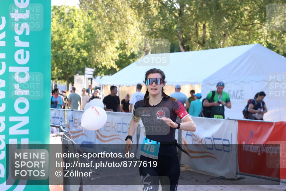 07.09.2025 - 19. Norderstedt Triathlon Zöllner http://msf.ph/oto/8777619 07.09.2025 17:15:50 Ziel 878 meine-sportfotos.de