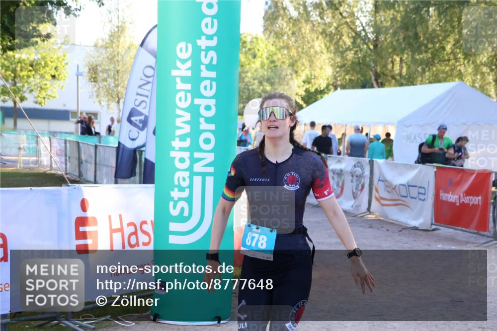 07.09.2025 - 19. Norderstedt Triathlon Zöllner http://msf.ph/oto/8777648 07.09.2025 17:15:51 Ziel 878 meine-sportfotos.de