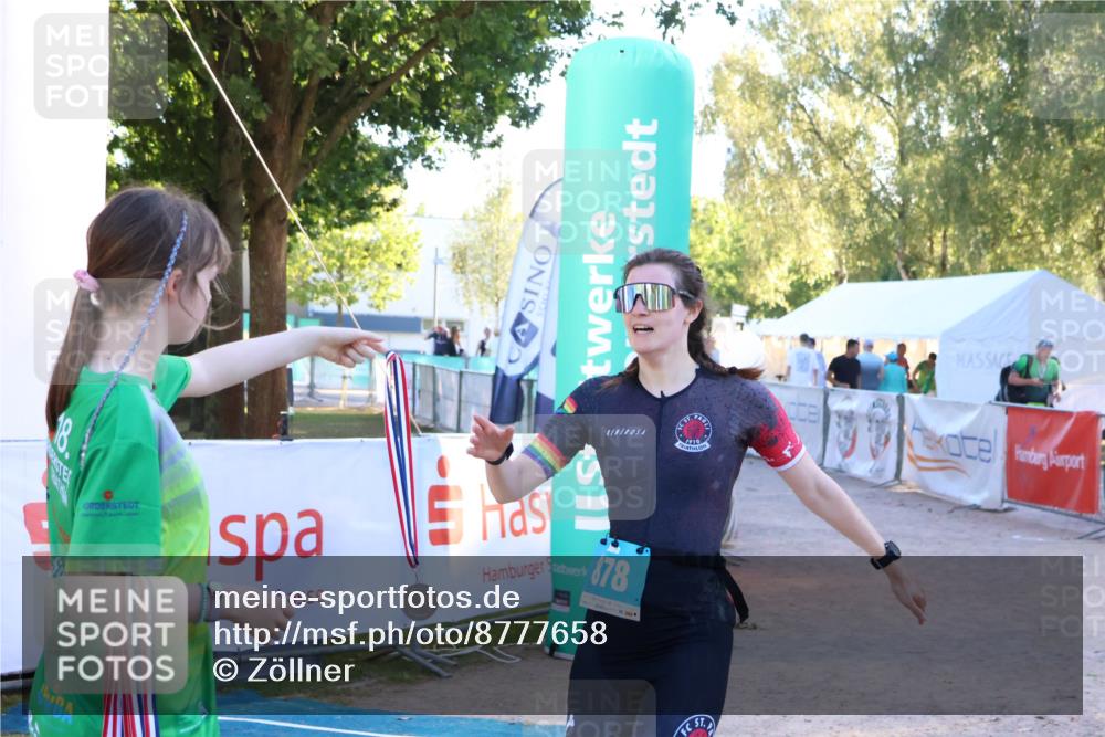 07.09.2025 - 19. Norderstedt Triathlon Zöllner http://msf.ph/oto/8777658 07.09.2025 17:15:52 Ziel 878 meine-sportfotos.de
