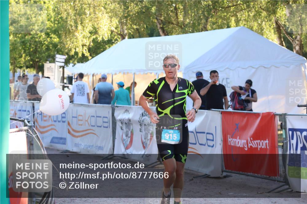 07.09.2025 - 19. Norderstedt Triathlon Zöllner http://msf.ph/oto/8777666 07.09.2025 17:15:56 Ziel 878, 915 meine-sportfotos.de